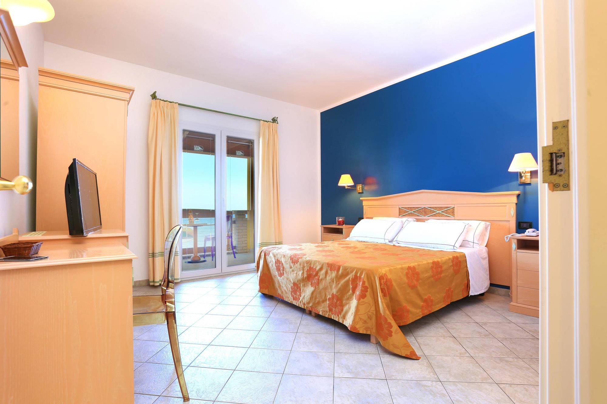 Hotel Nantis 4*